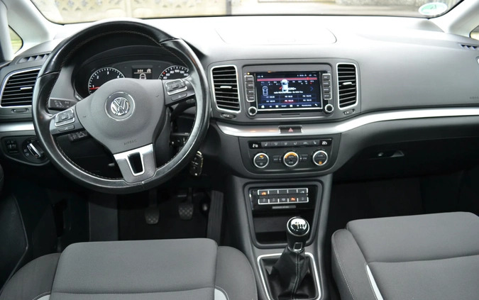Volkswagen Sharan cena 49900 przebieg: 245000, rok produkcji 2013 z Radom małe 497